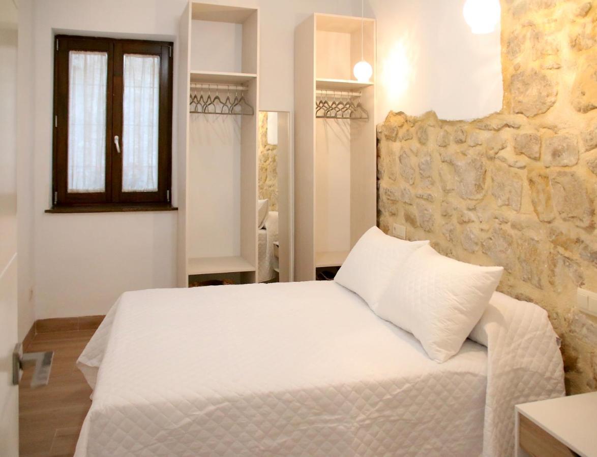 Apartamentos Turisticos La Estacion Úbeda Екстериор снимка